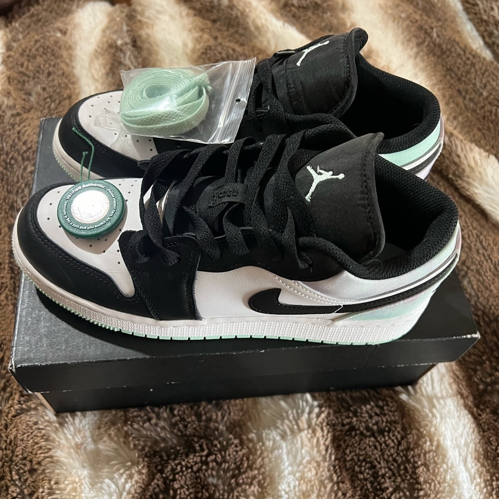 Jordan Athletic Shoes Black and Mint